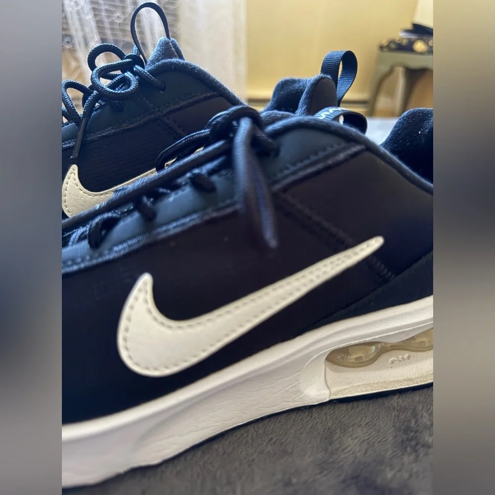 Nike Air Max Women’s Sneakers Black White Running Shoes Size 7 Athletic Casual - Picture 5 of 7